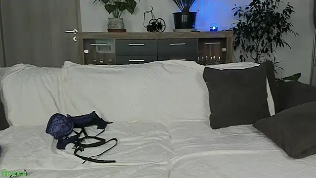 ShantallMilf's Webcam Show