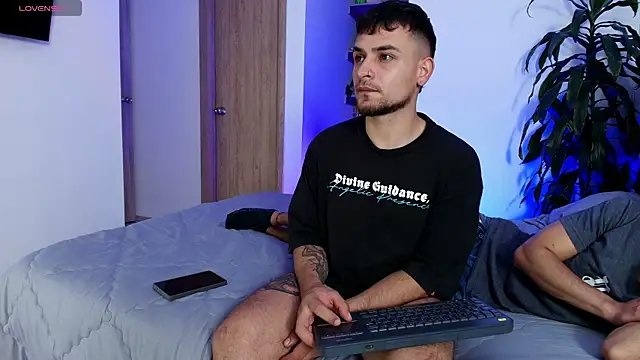 Two_sinzXX: απευθείας συνομιλία ΧΧΧ