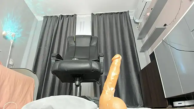 emy_loveeのライブXXXチャット