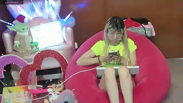 Skinygirl: онлайн-секс-чат