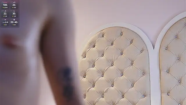 Pokazy przed kamerką – caroline_adams_