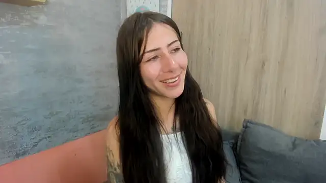 Mhelanny2 Adlı Modelin Canlı XXX Sohbeti