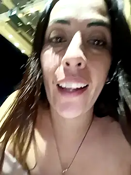 Lena-32のライブXXXチャット