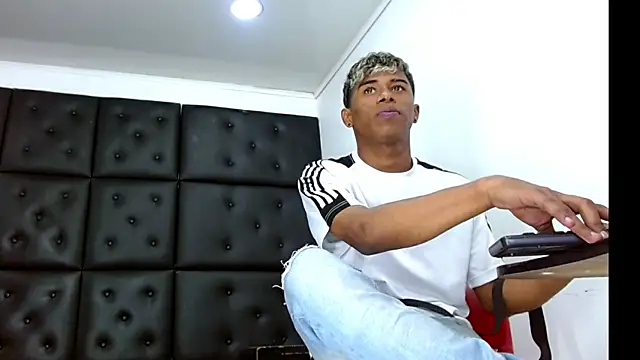 LuckyBluex 网络视讯表演