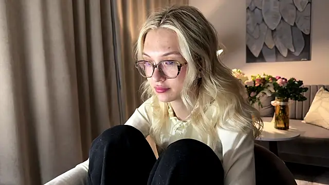 EvelineMolima's Live XXX Chat