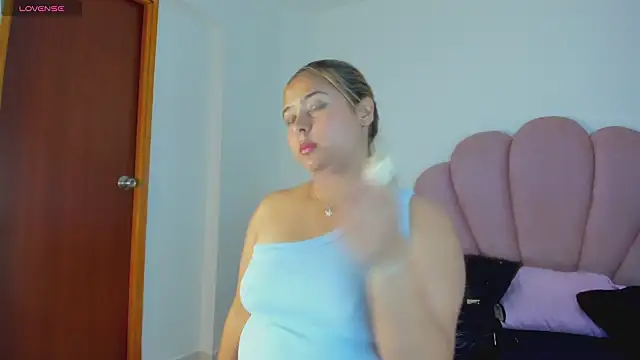 MikaelaStone Live XXX Chat