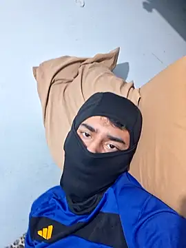 Frankito56: διαδικτυακό σόου στην κάμερα