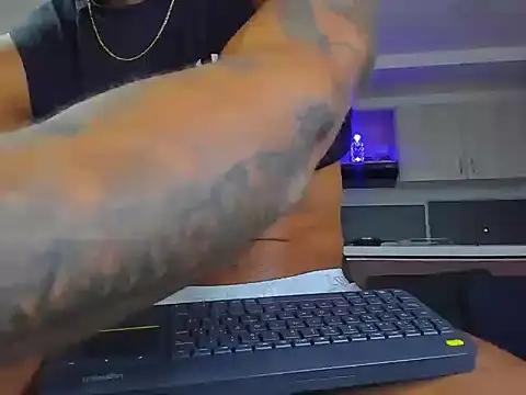 Show modela Alexander_Martines na web-kameri