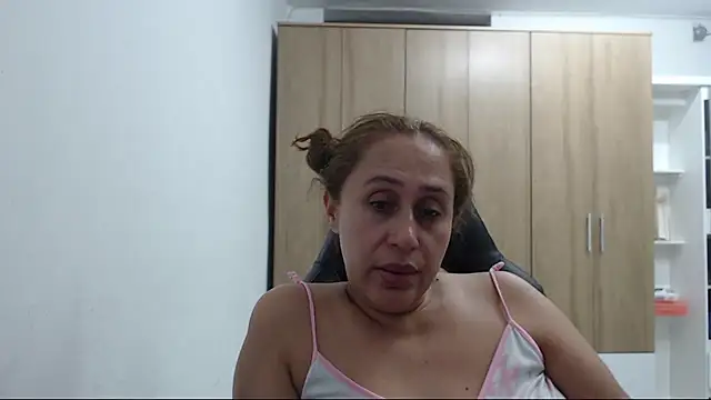 Chat +18 de RoxanaLove9 ao vivo