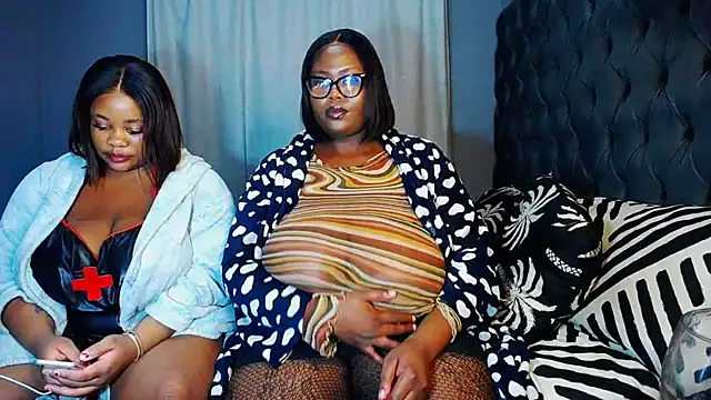 Pertunjukan Kamera Web MissTiTi01