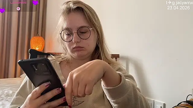 JacyWinslat Adlı Modelin Canlı XXX Sohbeti
