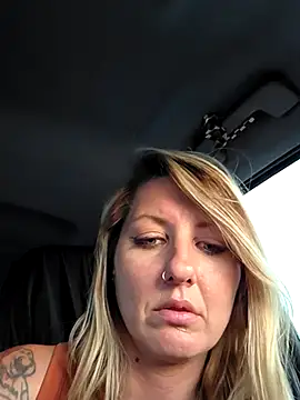 SheIsSomething 即時 XXX 聊天