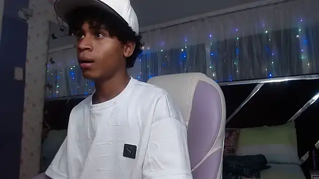 Santy_bigcock_01 Show Webcam