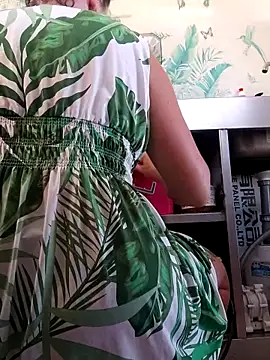 emiliemilf's Live XXX Chat