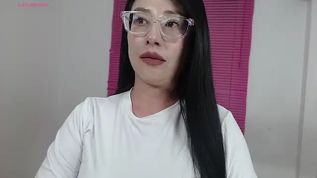 Emma_Hotkiss: онлайн-секс-чат