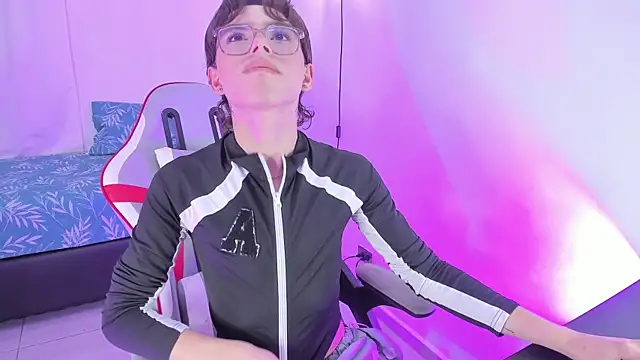 eliot_winslow: διαδικτυακό σόου στην κάμερα