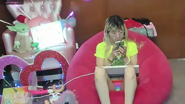 Skinygirl 即時 XXX 聊天