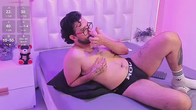 AdrianSith élő XXX-chatje