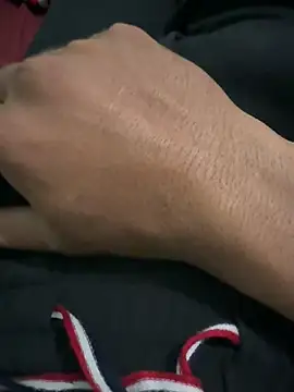 monster20cm: διαδικτυακό σόου στην κάμερα