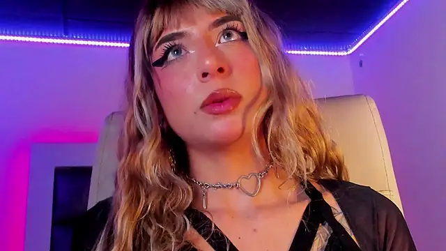 adhalee_js' Live XXX Chat