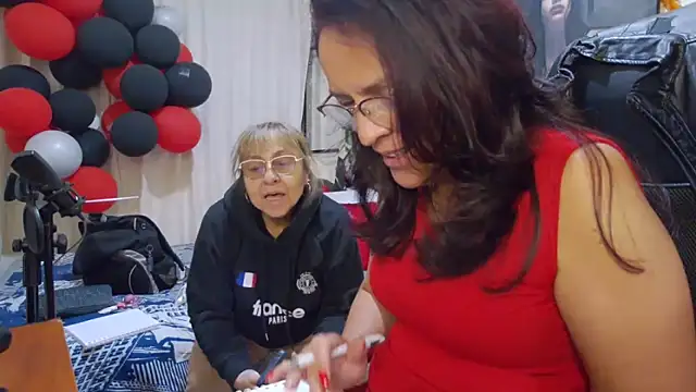 แชท XXX สดของ nicoltatiana_