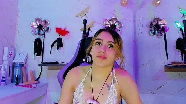 Natasha-Adams live XXX chat