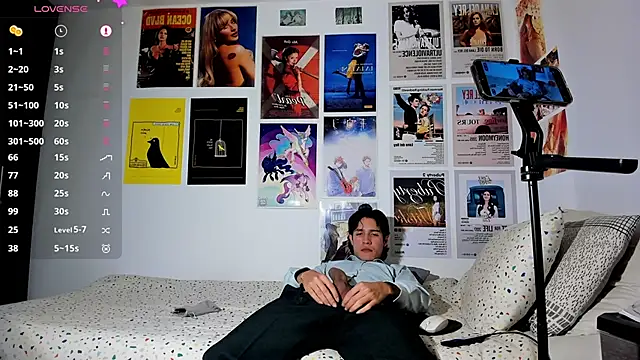 Show modela thydannyy na web-kameri