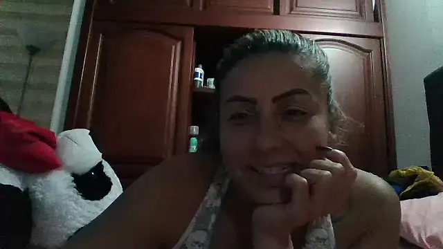 maynor_1998's Live XXX Chat