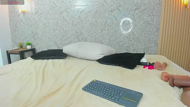 Antonella_west's Webcam Show