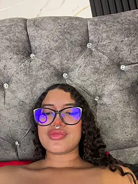 Bunny_fire élő XXX-chatje