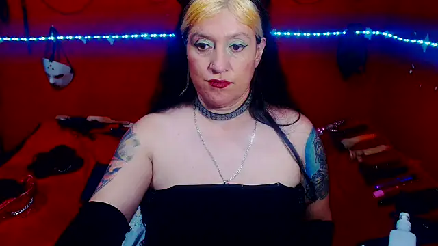 MATURE_Randy Adlı Modelin Canlı XXX Sohbeti