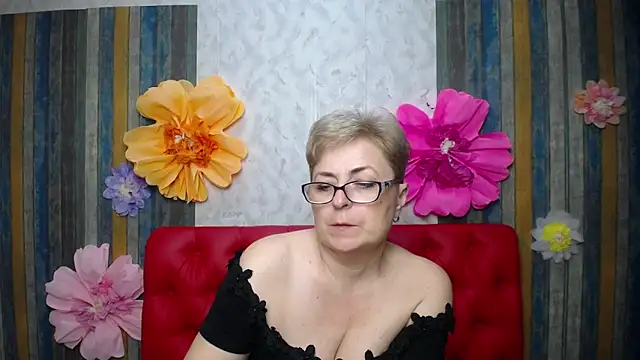 EmiliaGree's Live XXX Chat