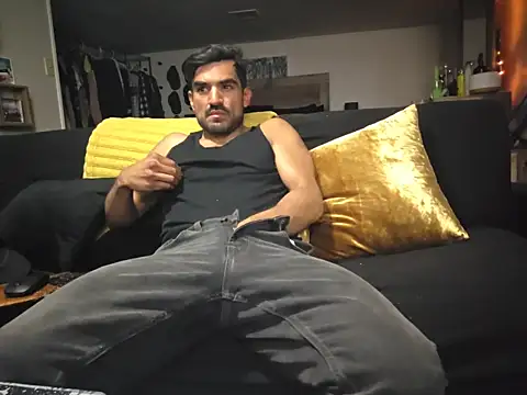 piggylatino: διαδικτυακό σόου στην κάμερα