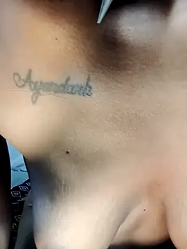 Slenderxxx2 live XXX chat