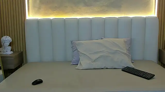 Chat +18 de Michelle_Saenz_ ao vivo