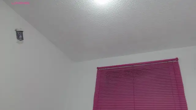 Emma_Hotkiss' Live XXX Chat