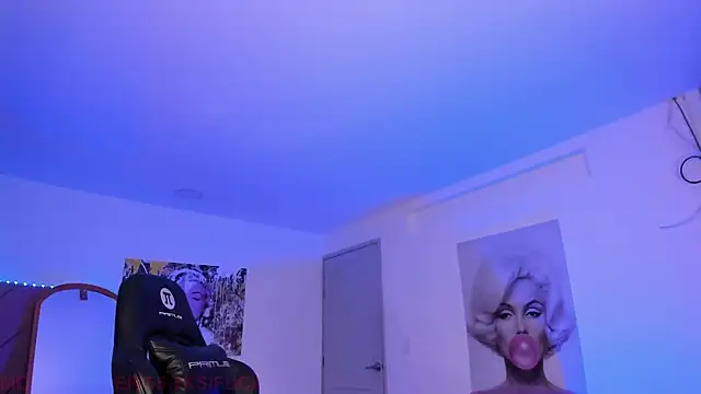 Marily_Daniela_: διαδικτυακό σόου στην κάμερα