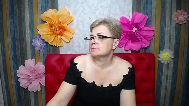 EmiliaGreeのライブXXXチャット