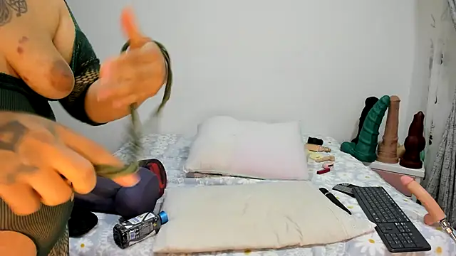 charlloteevans_X Adlı Modelin Canlı XXX Sohbeti