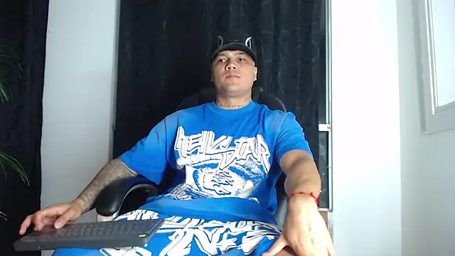 Živý XXX chat Pedro_x777