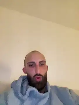 Itsstrong Show in webcam