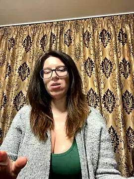 Show modela NadiraNoor na web-kameri