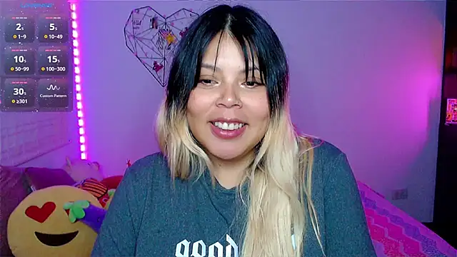 EllieMoonX webcam show