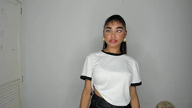 kristyl_paez Adlı Modelin Canlı XXX Sohbeti