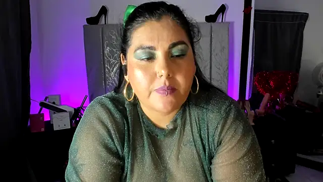 AndreaKinky Adlı Modelin Canlı XXX Sohbeti