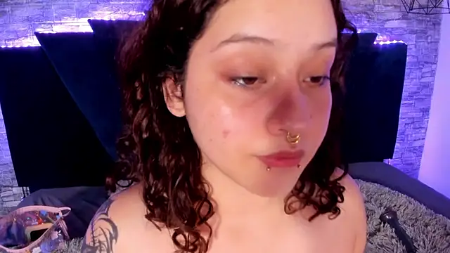 Suxan_White_ Chat XXX in diretta