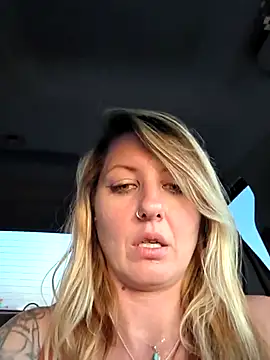 SheIsSomething Chat XXX live