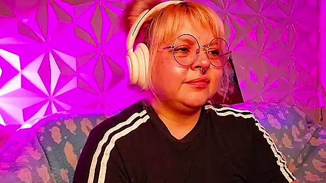 Chatroom XXX en direct de Satyn_doll