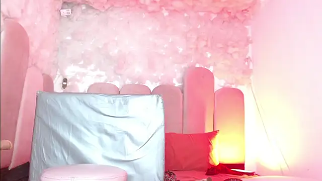 puca_ebony's Webcam Show