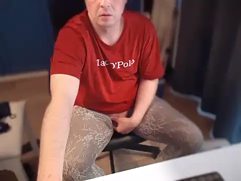 Show modela CuteMan33 na web-kameri